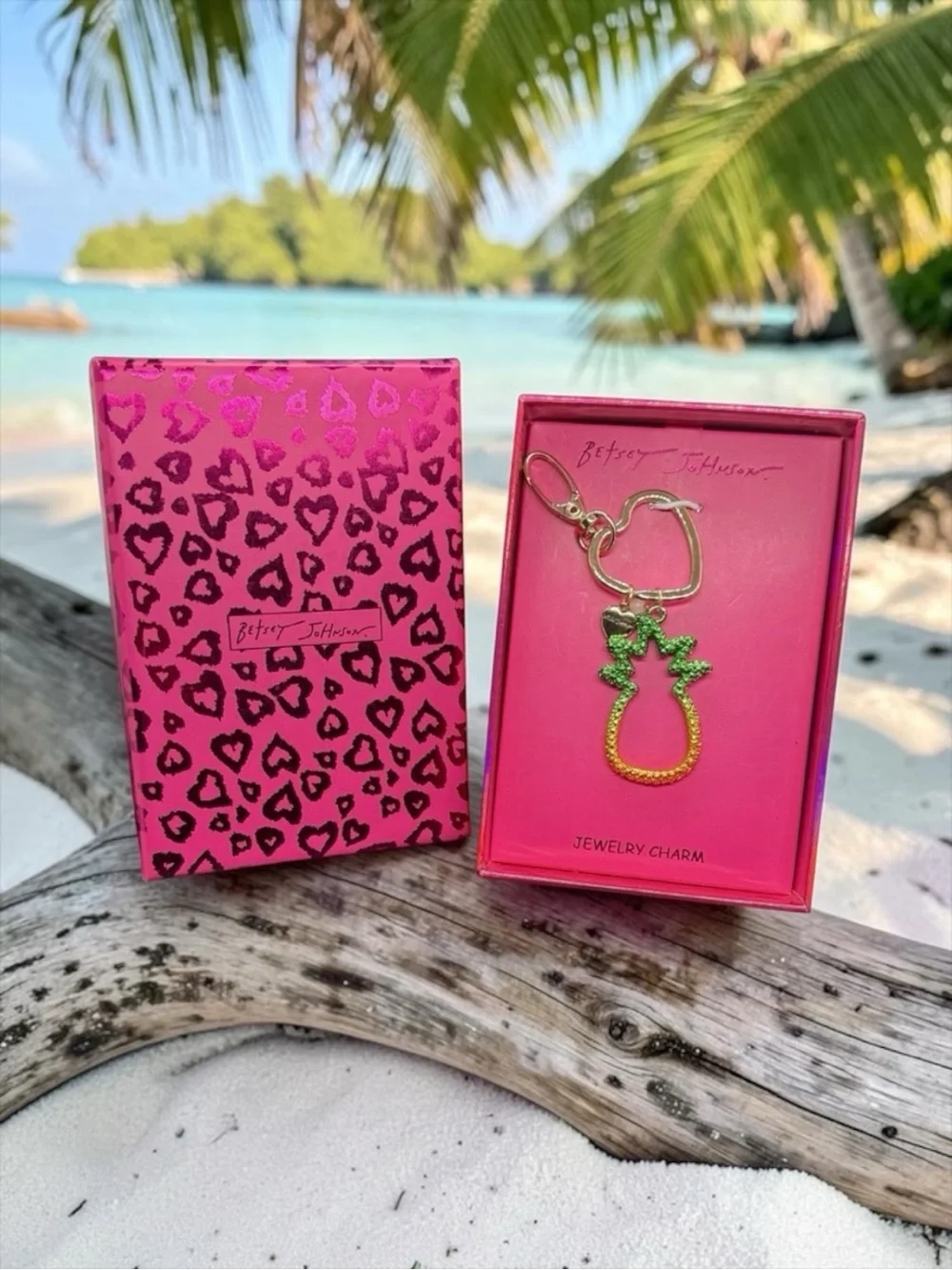 New In Box ~ Betsey Johnson Crystal Pineapple Bag Charm Keychain 🍍